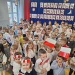 dzieci z flagami.jpg