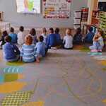 Wiewiórki iglądają film edukacyjny