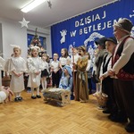 dzieci śpiewają kolędę.jpeg