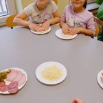 dziewczynki robią pizzę.jpg