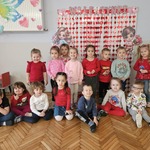 dzieci pozują do zdjęcia.jpeg