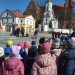 dzieci słuchają pana.jpg