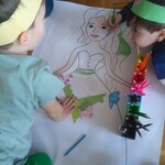 chłopcy kolorują.jpg