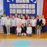 dzieci pozują do zdjęcia.jpg