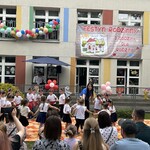 dzieci tańczą w kółku.jpg