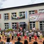 dzieci z kolorowymi rurkami.jpg