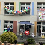 pani dyrektor wita gości.jpg