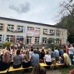 rodzice oglądają występy dzieci.jpg