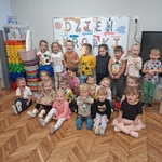 Zdjęcie grupowe dzieci z grupy Jeżyki