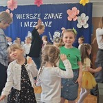 dzieci i panie tańczą.jpg