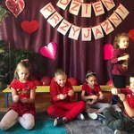 Oliwka, Ksenia i Oliwier z grupy Wiewiórek na balu.